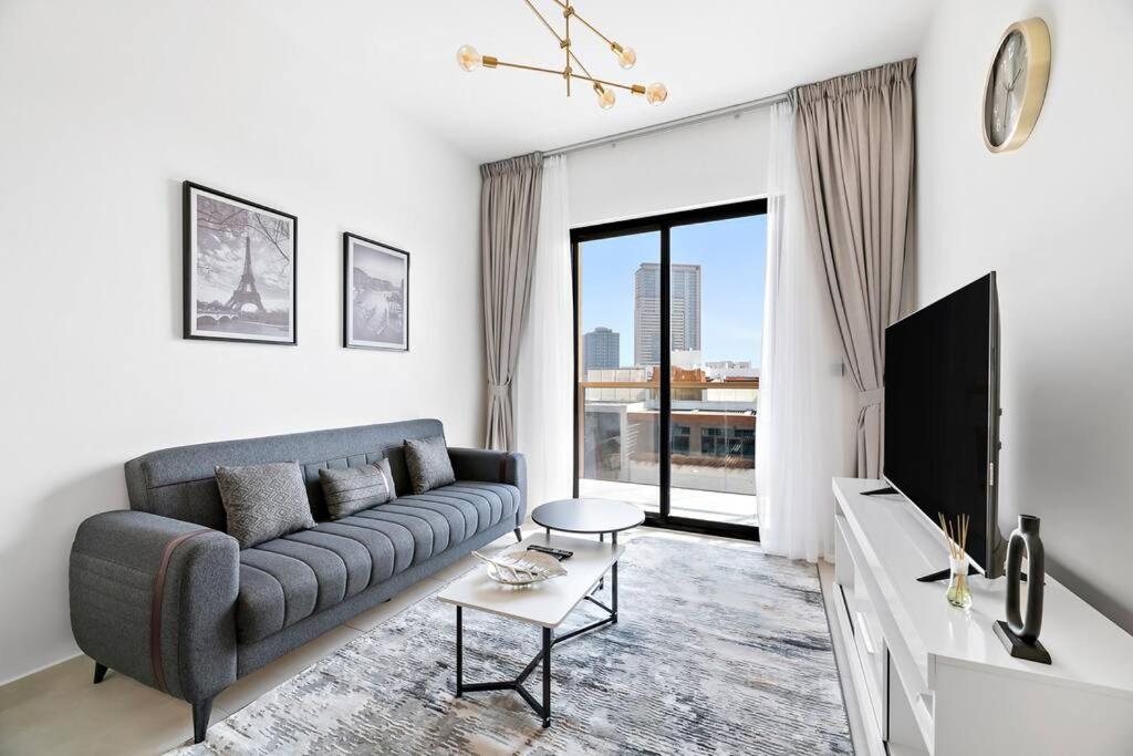 Family-friendly 1 Bedroom In Jvc Apartment